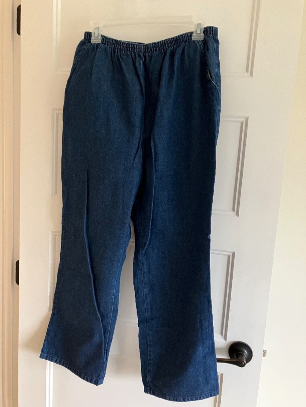 NWOT women’s chic pull on jeans size 16 petite